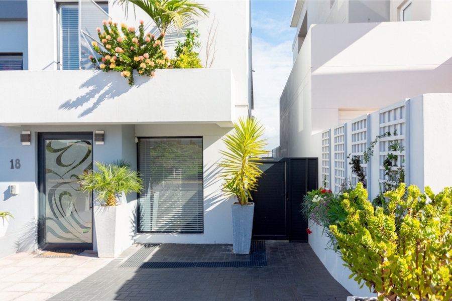 7 Bedroom Property for Sale in Calypso Beach Western Cape
